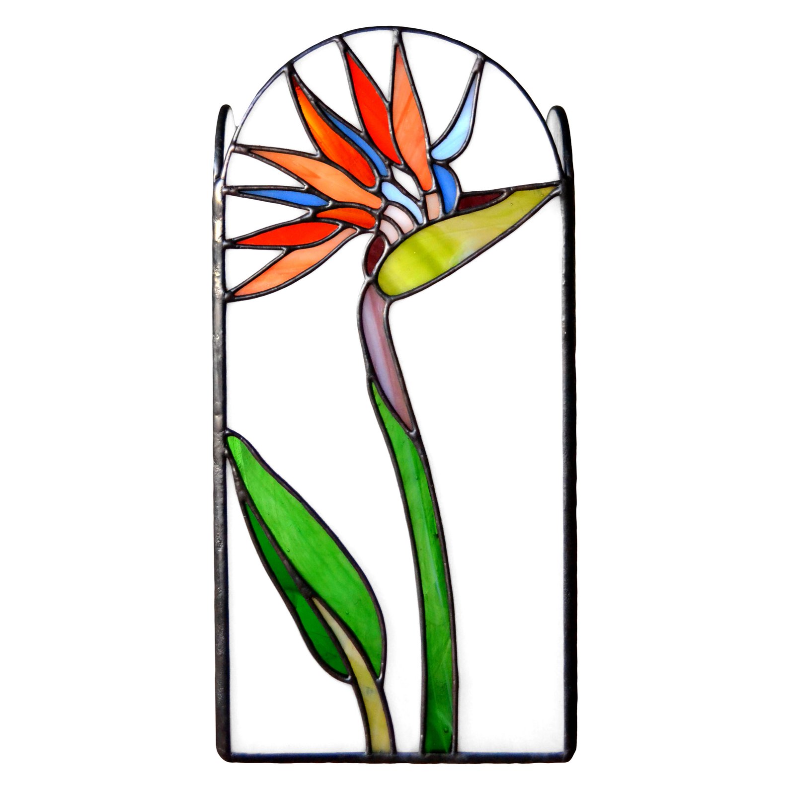 Imagen de una obra de vidrio soplado con formas orgánicas y colores vibrantes, emanando energía y vitalidad creativa.