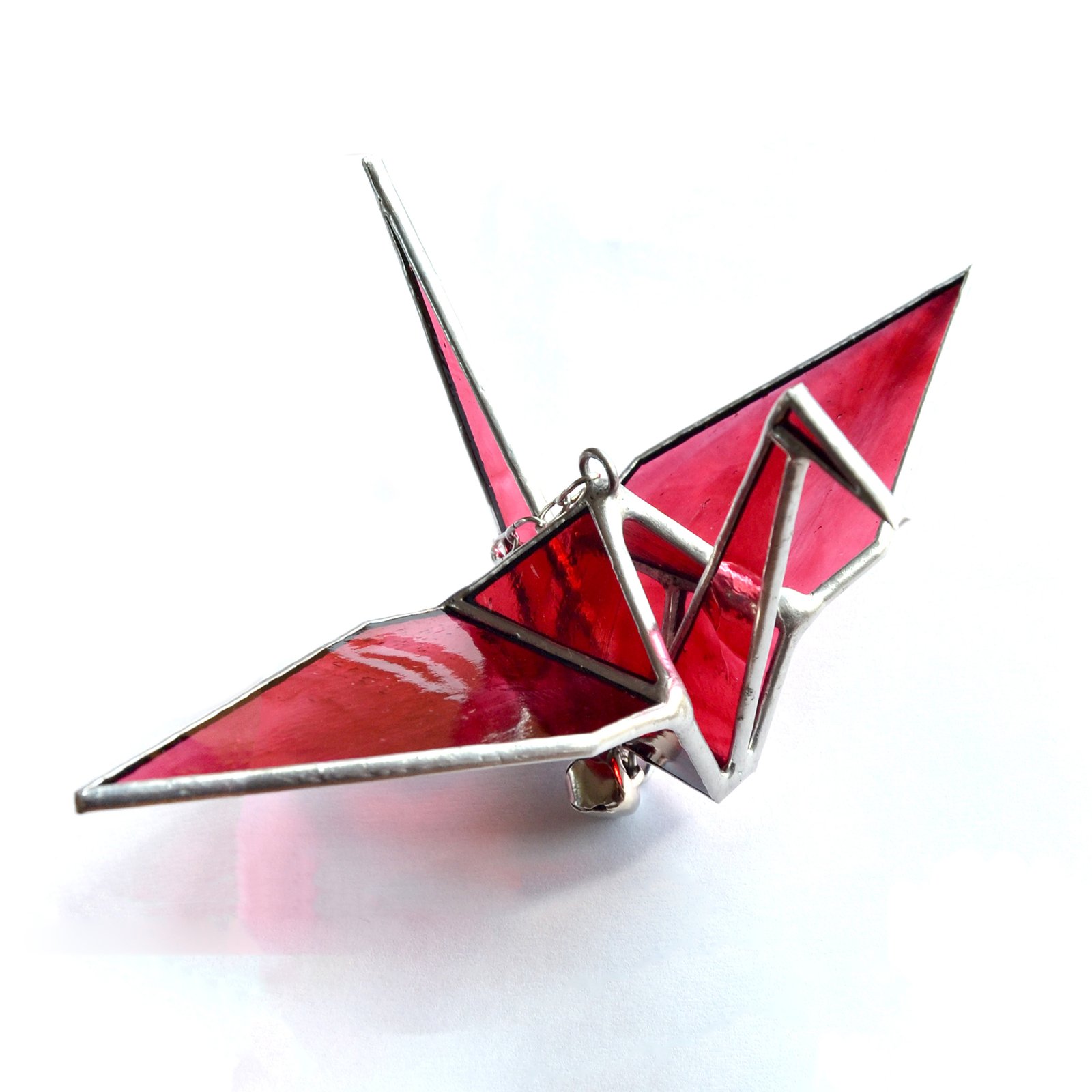 Cisne en vitral, con colores brillantes y vivos.